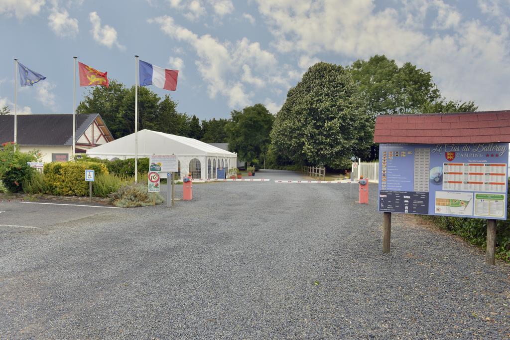 Camping Le Clos De Balleroy Экстерьер фото